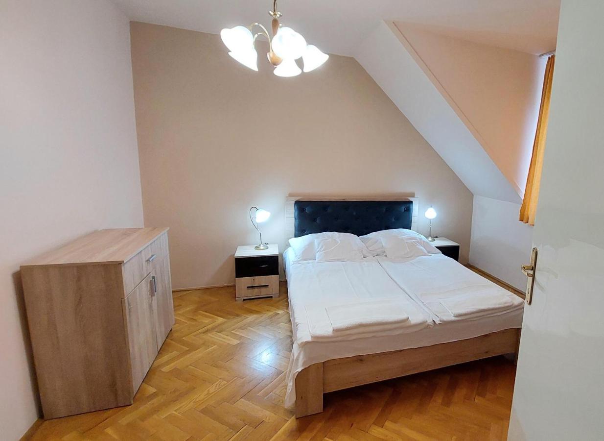 Komárom Thermal Apartmanhaz מראה חיצוני תמונה
