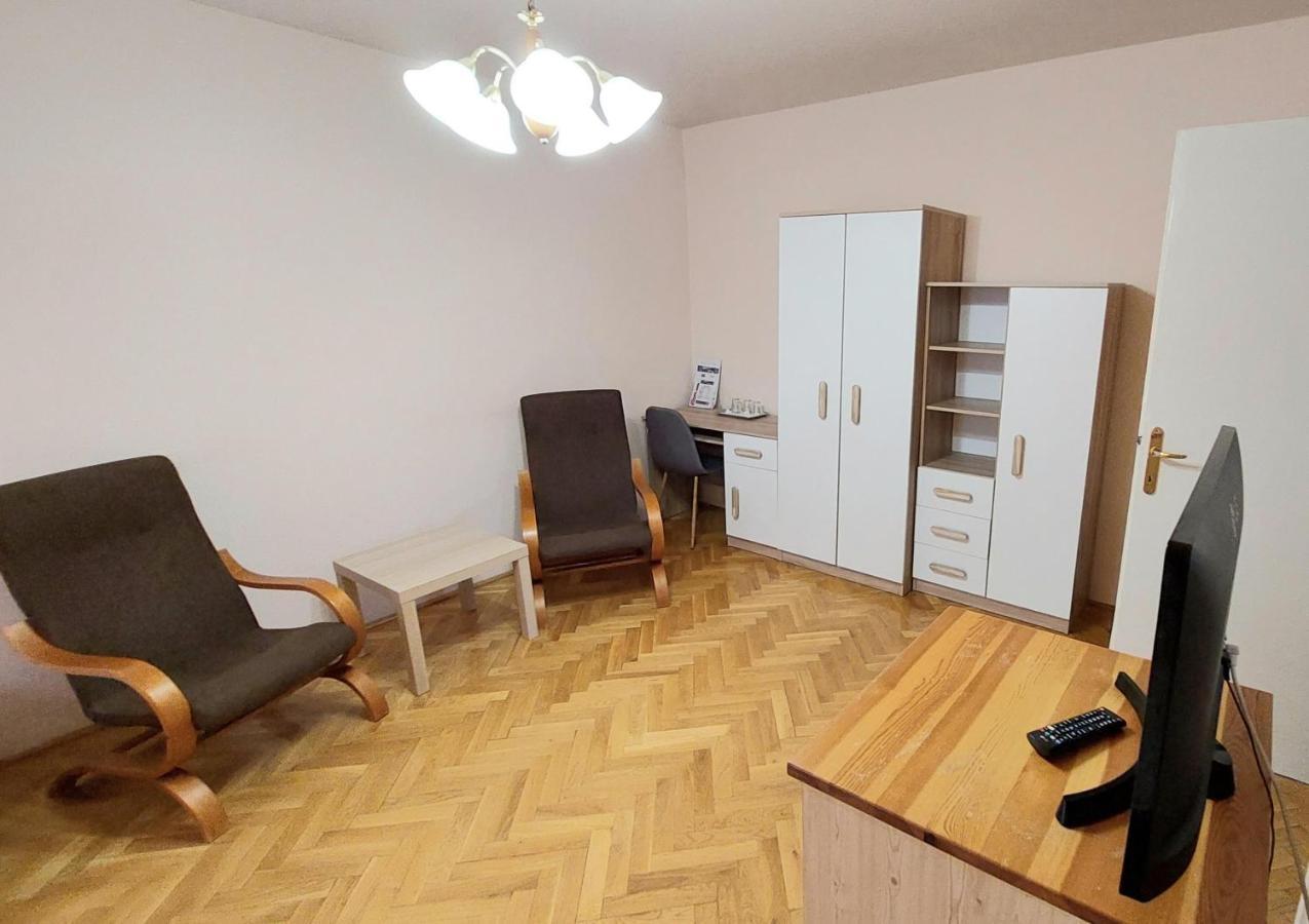 Komárom Thermal Apartmanhaz מראה חיצוני תמונה