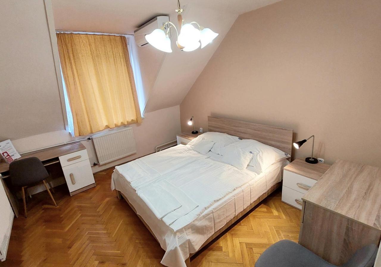Komárom Thermal Apartmanhaz מראה חיצוני תמונה
