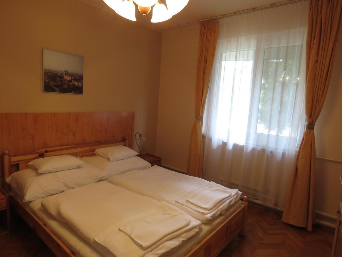 Komárom Thermal Apartmanhaz מראה חיצוני תמונה