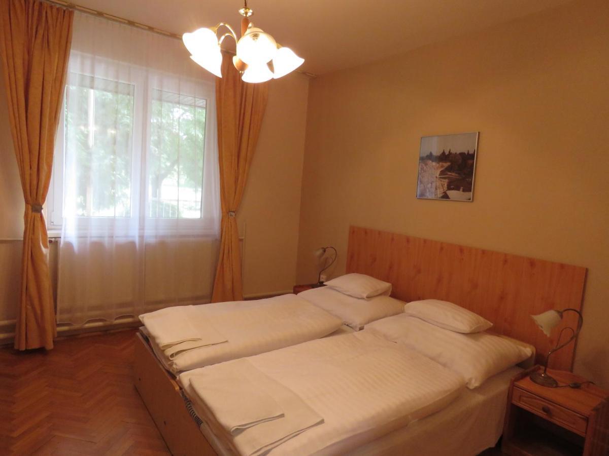 Komárom Thermal Apartmanhaz מראה חיצוני תמונה